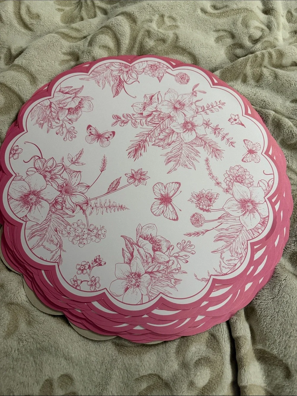 Scalloped Floral Paper Placemats/ Pink